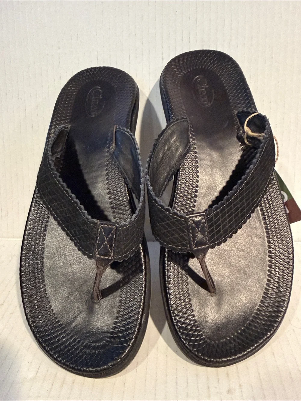 NWT - CHACO WOMEN’S BLACK LEATHER COMFORT FLIP FLOPS SANDALS (sz 9)
